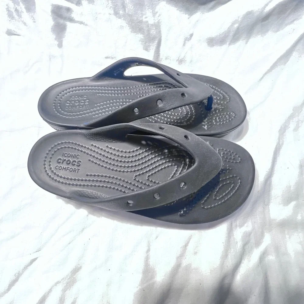 Crocs Kadee II Flip Flops Womens Size 7 Black Thong Sandals Lightweight Casual